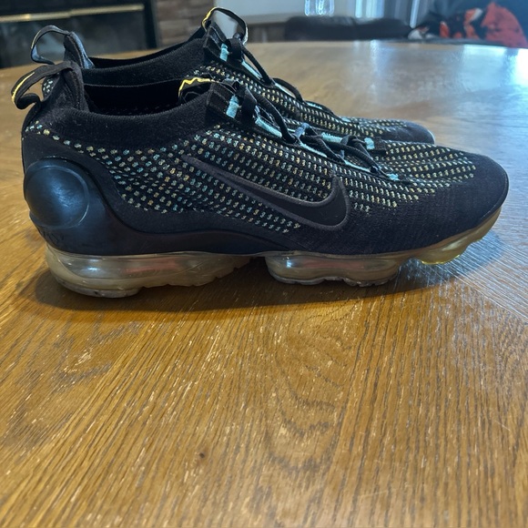Men's Sz 11.5 Nike Air Vapormax Flyknit Shoes DO5852 900 Black Blue Pollen Gold - Picture 1 of 7